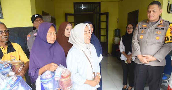 Polri Peduli: Polres Bondowoso Salurkan Bantuan dan Kunjungi Panti Jompo