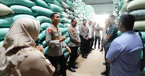 Kapolres Ponorogo Pastikan Keamanan dan Ketersediaan Pangan di Gudang Bulog Cukup