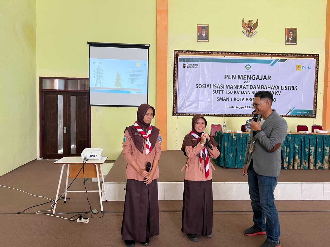 Tanamkan Literasi Kelistrikan, PLN Mengajar Hadir di SMAN 1 Probolinggo