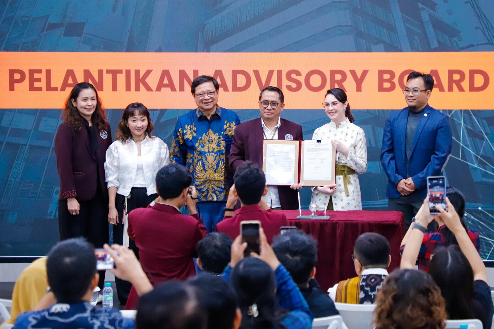 Ketua Dekranasda Jatim Arumi Bachsin Sorot Peran Perguruan Tinggi Dalam Industri