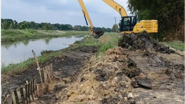 PU SDA Bojonegoro Bersama Lintas Sektor Tuntaskan Penanganan Darurat Longsor Bantaran Sungai Loro