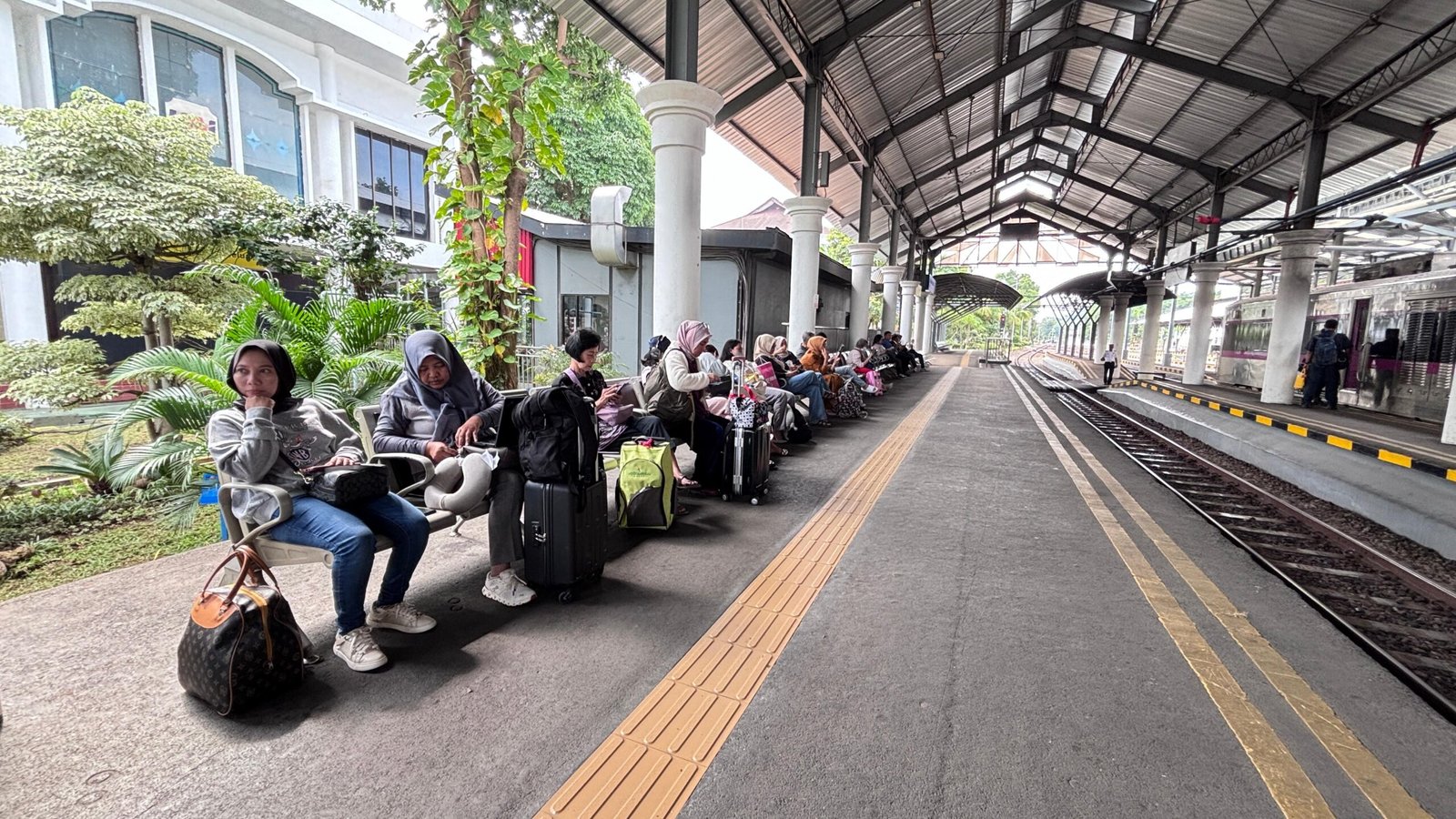 Tiket Kereta Lebaran Laris, 130 Ribu Kursi Mudik dari Surabaya Masih Tersisa