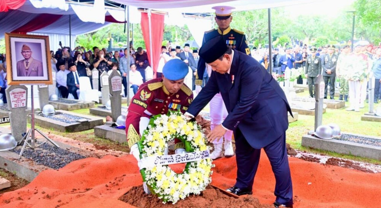 Presiden Prabowo Subianto Pimpin Pemakaman Kenegaraan Try Sutrisno di TMP Kalibata