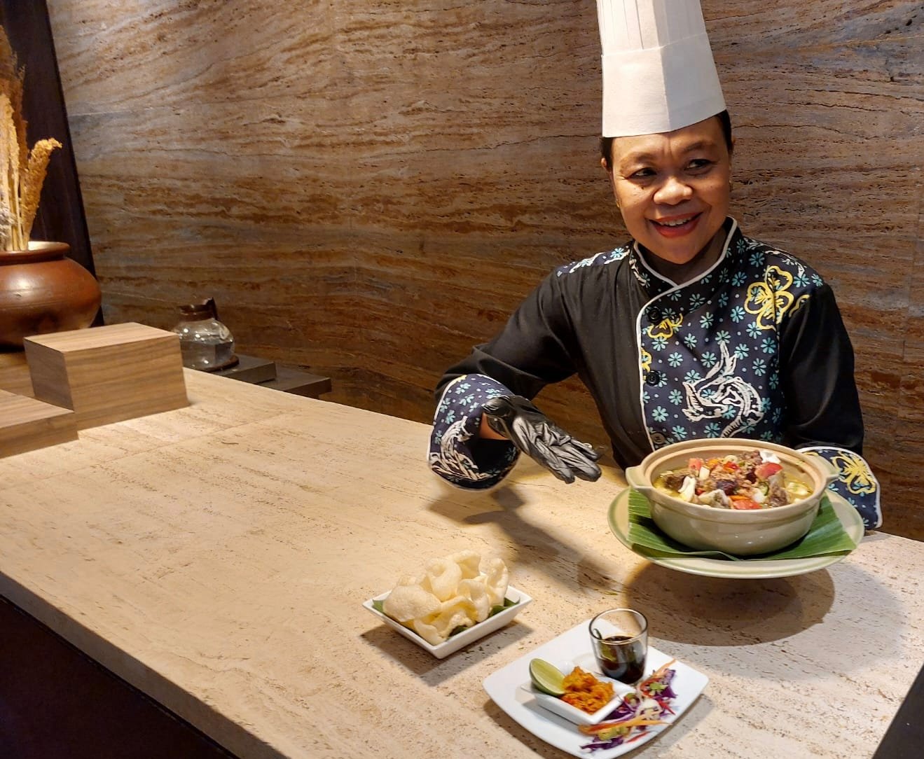 Menu Iftar Unik, Hotel Santika Pandegiling Surabaya Hadirkan Tengkleng Soto Balungan