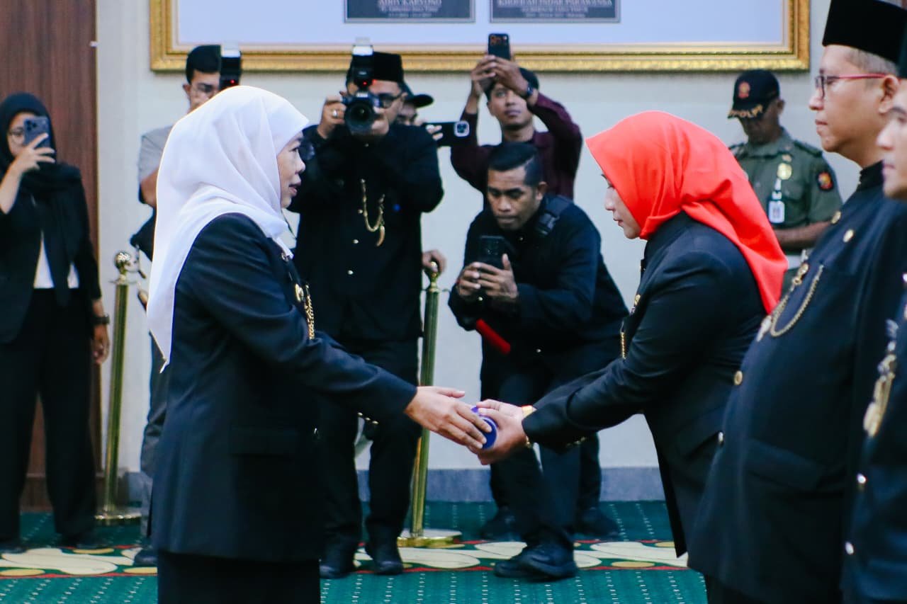 Gubernur Khofifah Lantik 128 Kepala Sekolah SMA/SMK/SLB Negeri