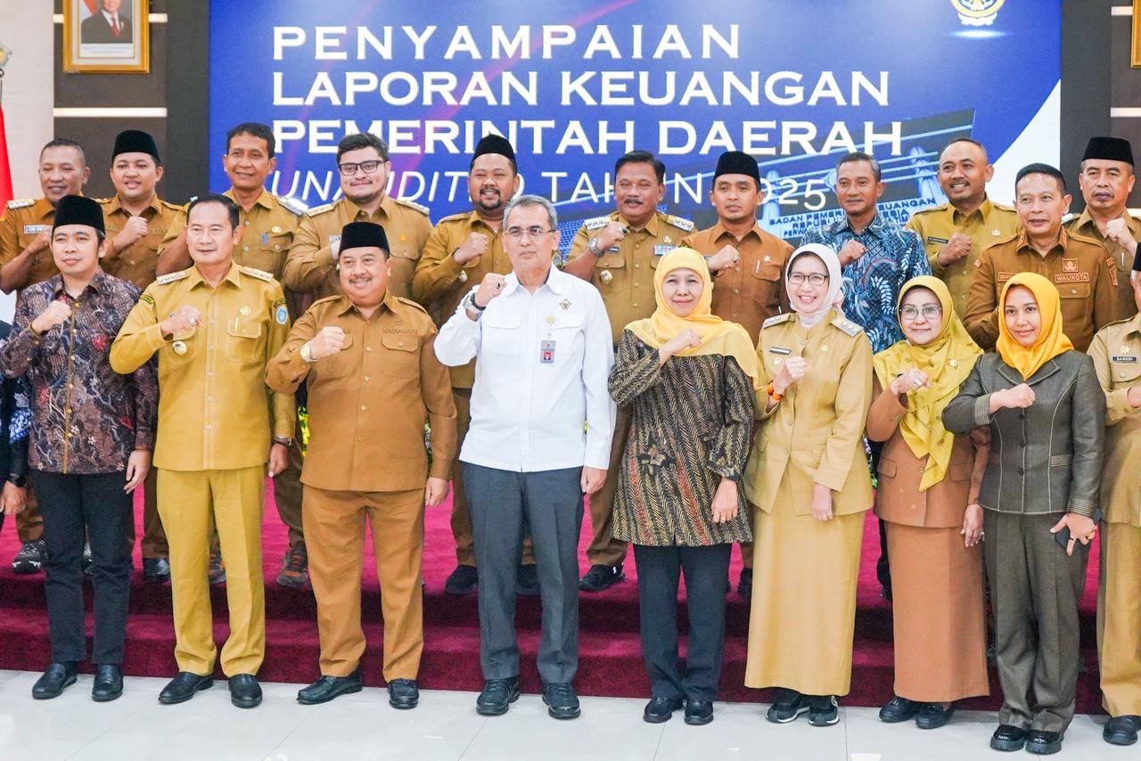 Khofifah dan 36 Daerah Serahkan LKPD 2025 ke BPK Jatim, Targetkan Seluruhnya Raih Opini WTP