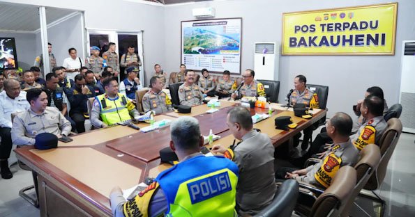 Wakapolri Tinjau Arus Mudik via Udara, Pastikan Penyeberangan Merak–Bakauheni Terkendali