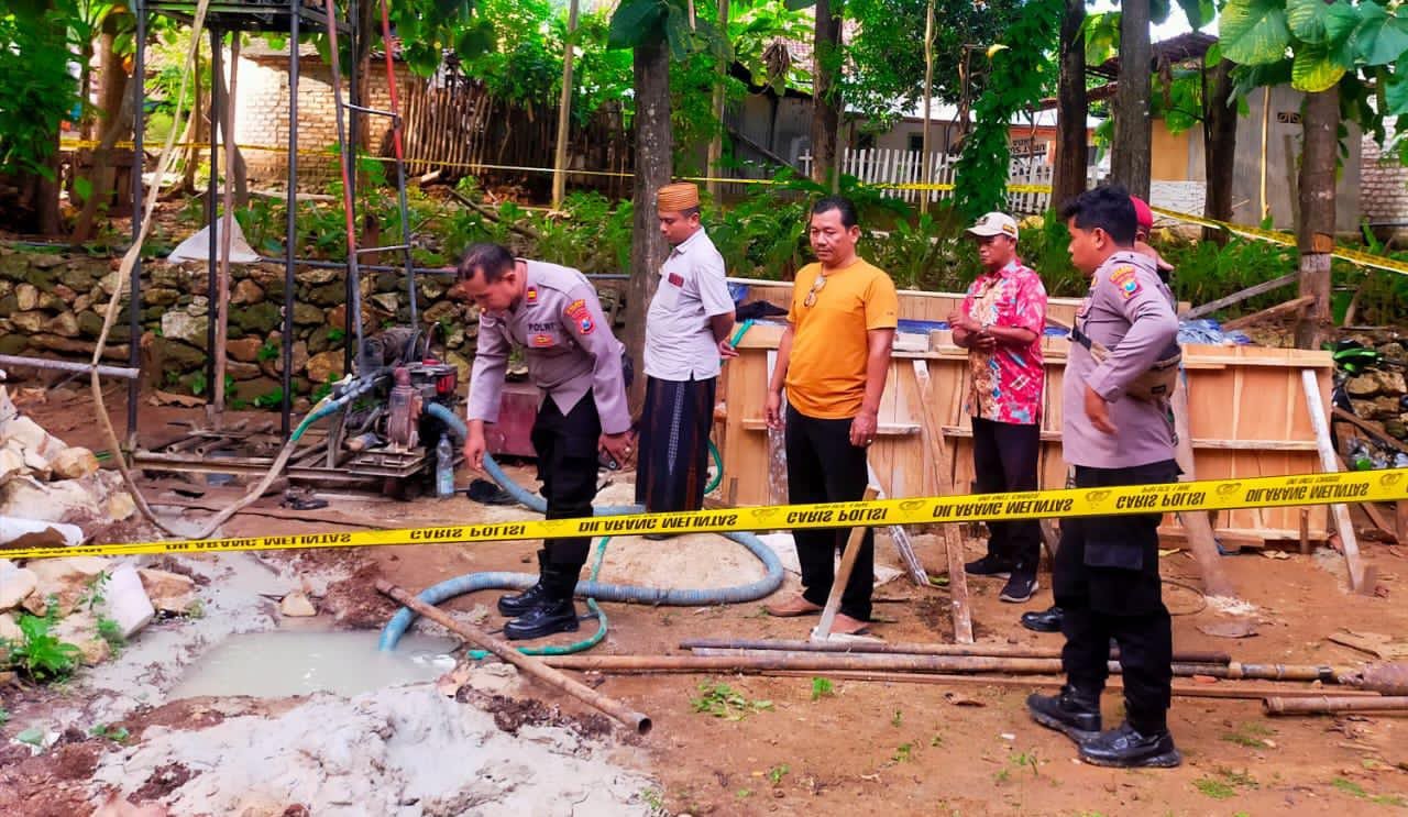 Sumur Bor Keluarkan Aroma Gas Mirip Belerang, Polisi Pasang Garis Pengaman