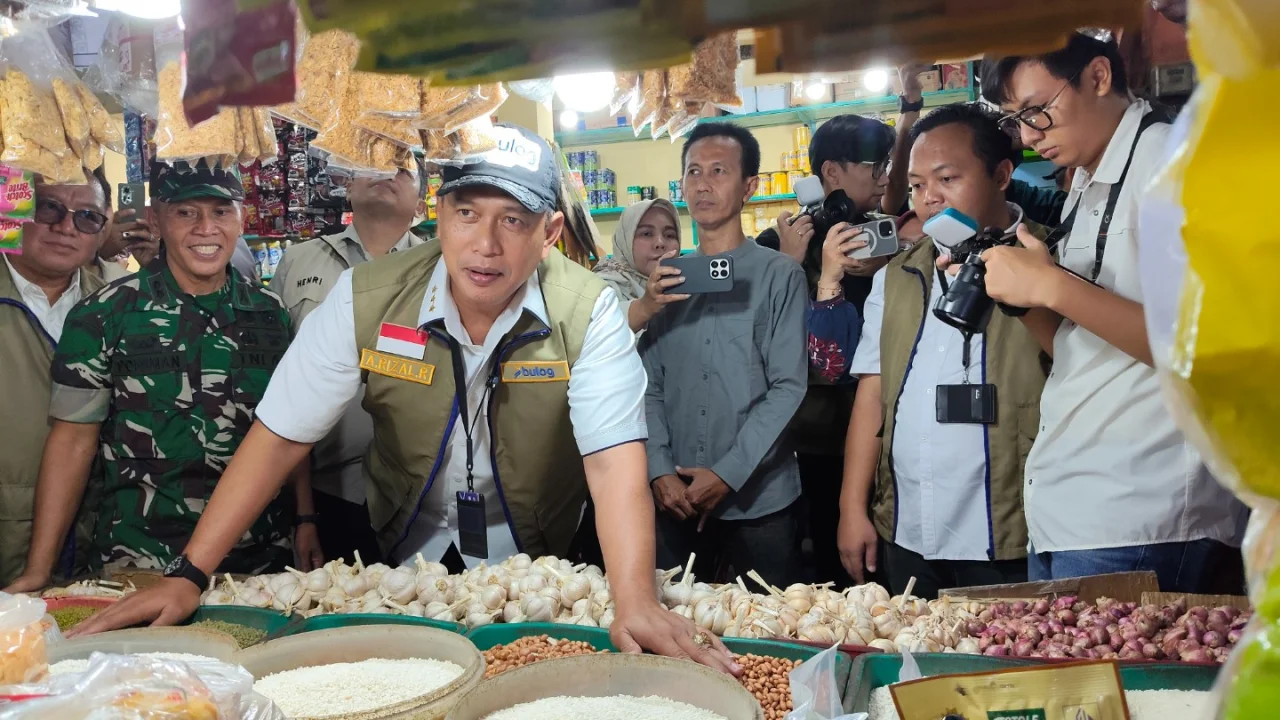 Sidak Bulog: Harga Pangan Stabil, Stok Beras Nasional Tembus Rekor 4,4 Juta Ton