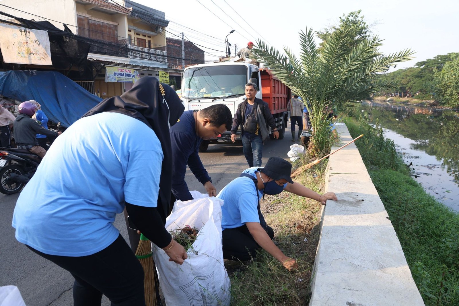 Pemkot Surabaya Terapkan WFH-WFO; ASN Wajib Kerja Bakti, Layanan Publik Jalan Normal