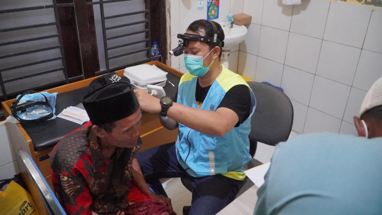 Yankes Bergerak di Pulau Raas Layani 28 Pasien THT, Tiga Operasi Amandel Berhasil Dilakukan