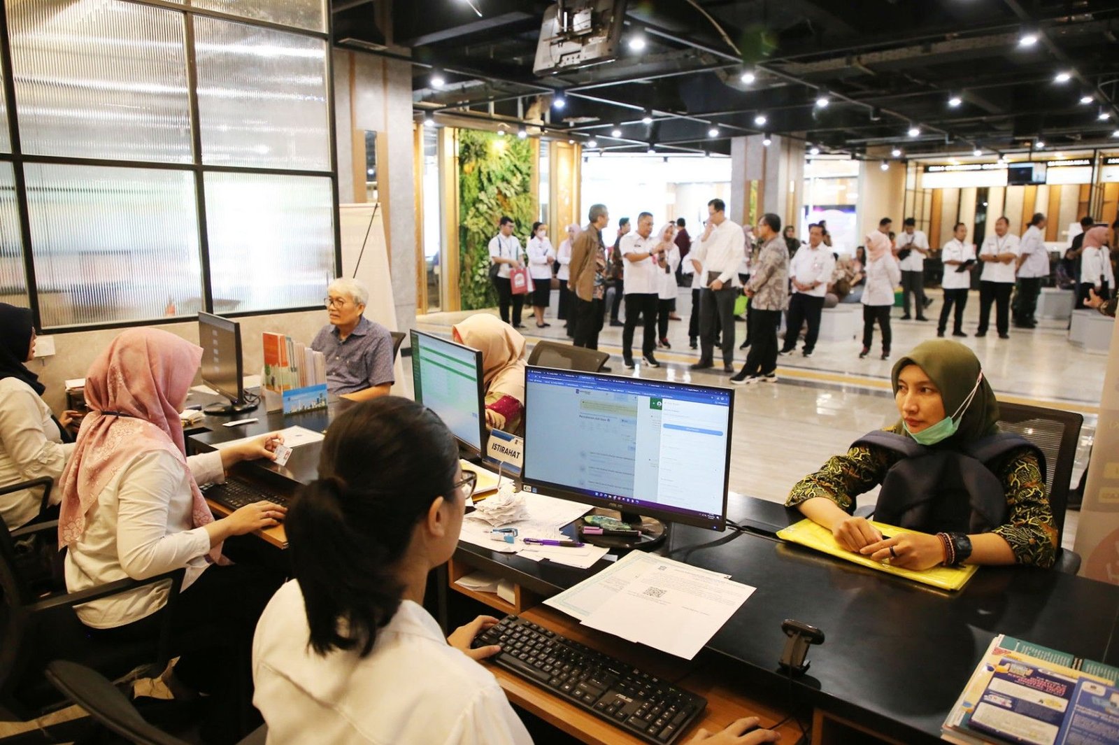 Warga Surabaya Belum Validasi DTSEN 2025, Akses Layanan Publik Ditangguhkan Sementara