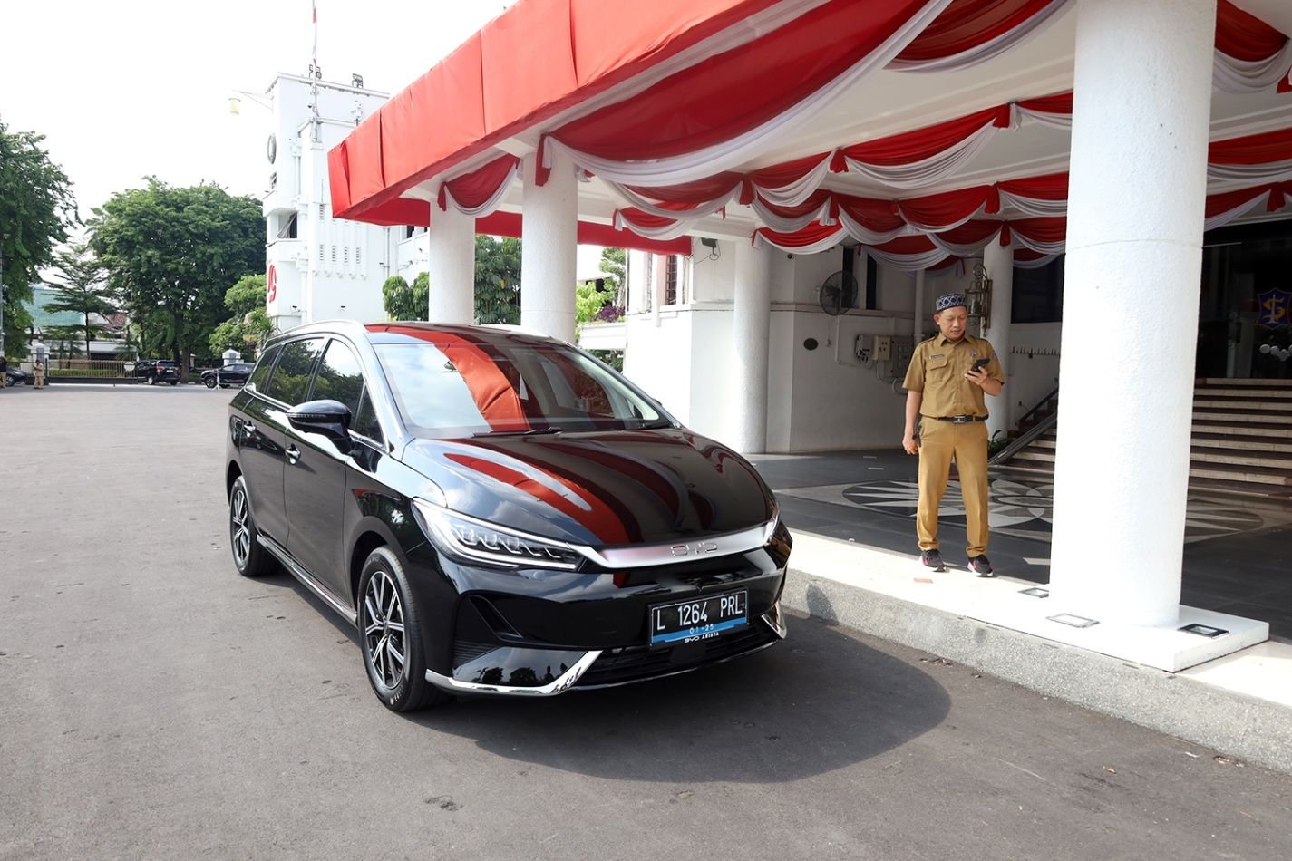 Pemkot Surabaya Lelang Kendaraan Dinas, Siap Beralih ke Mobil Listrik Mulai Mei 2026
