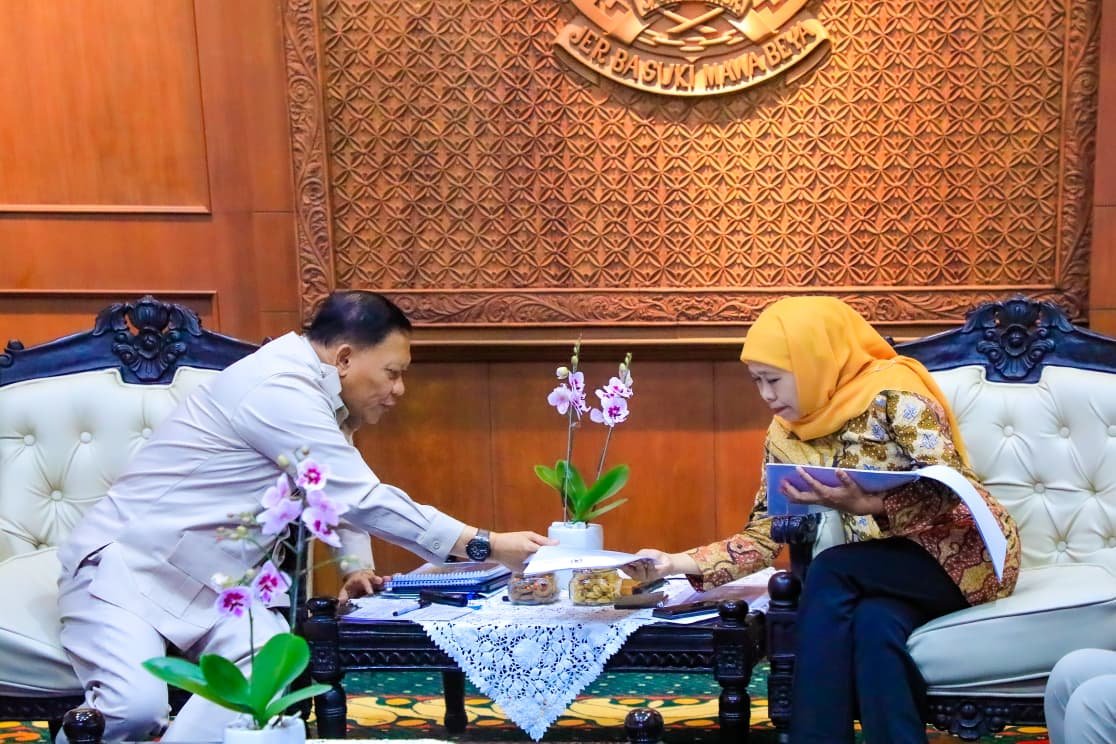 Khofifah Targetkan Giant Sea Wall Jatim Rampung dalam 15 Tahun