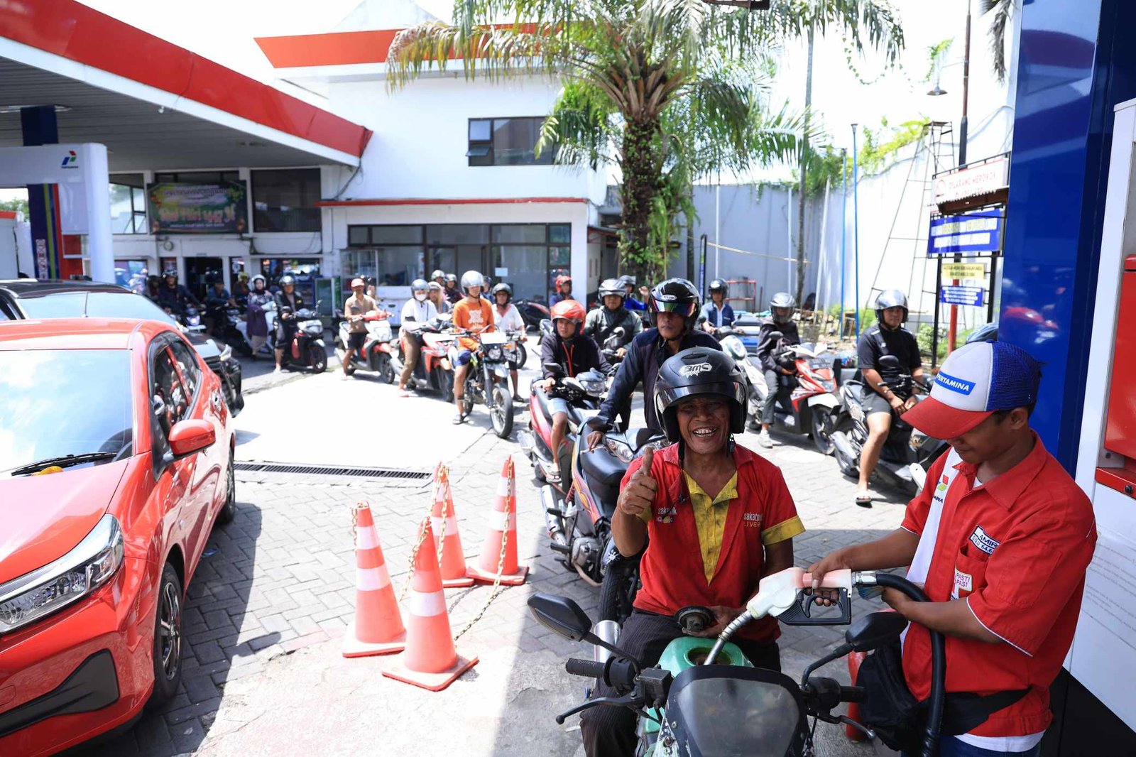 Bupati Jember Puji Keputusan Pusat Batalkan Kenaikan BBM Ajak Warga Jember Bijak Konsumsi Energi