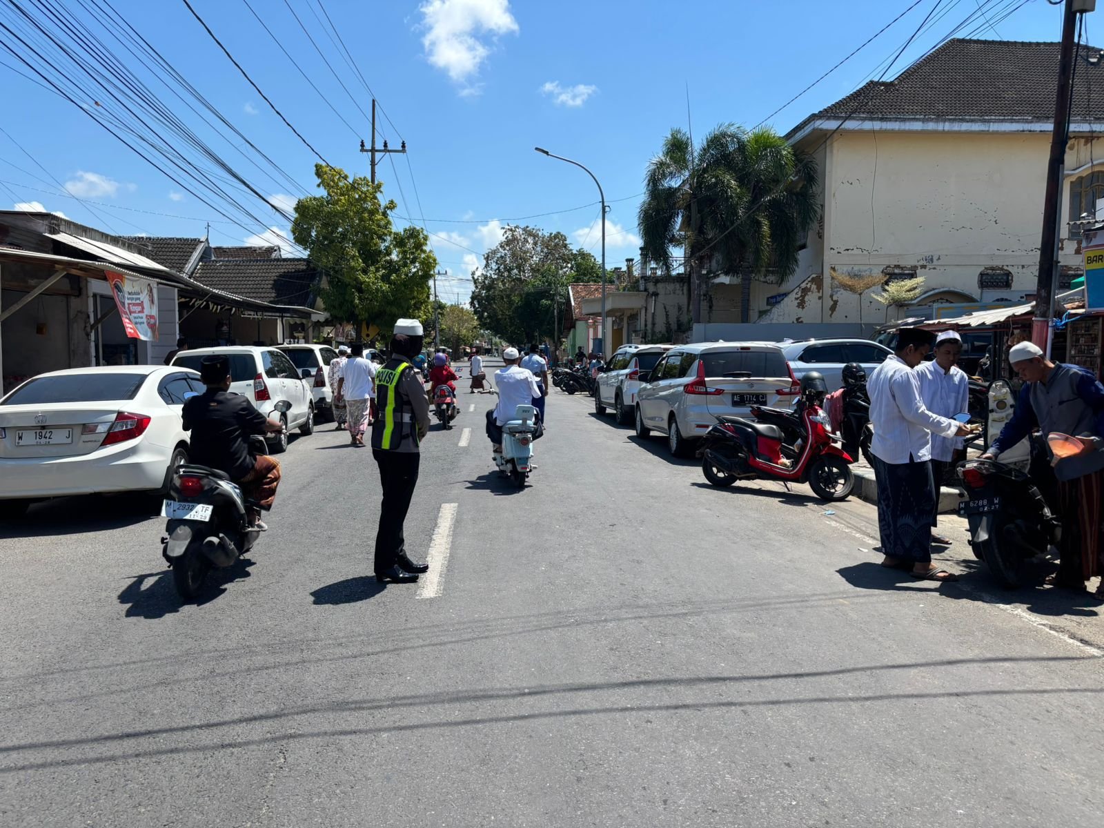 Polwan Sumenep Tetap Tegakkan Pelayanan Prima Saat Cuaca Terik