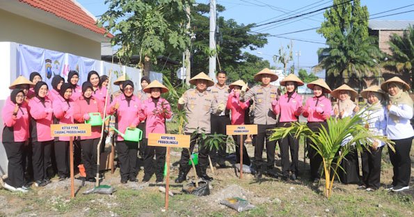 Gerakan Indonesia Asri: Polres Probolinggo Gelar Aksi Penghijauan Pulihkan Lahan Kritis