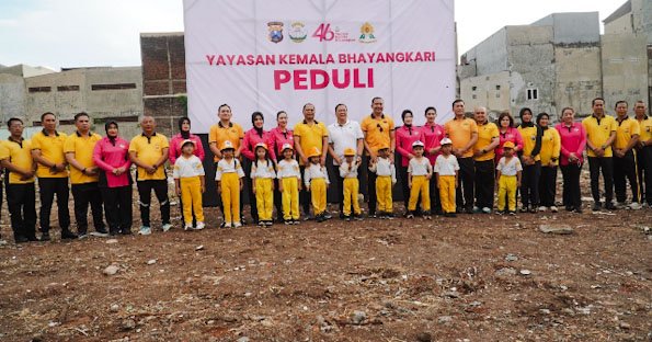 Lestarikan Alam: Cabang Bhayangkari Kota Surabaya Upaya Hijaukan Lingkungan Asrama Polisi Koblen