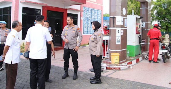 Sidak SPBU dan SPBE, Kapolres Sumenep Tegaskan Stok Aman, Isu Kenaikan Hoaks