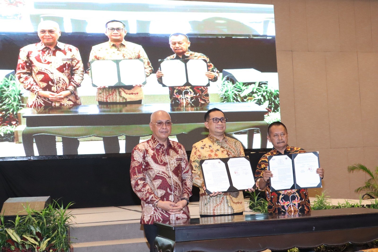 HPN 2026 PWI Jatim: 24 Tokoh Terima Penghargaan, Soroti Tantangan Jurnalisme di Era Digital