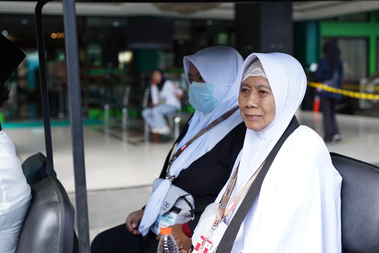 Penjual Cilok Asal Pasuruan Berangkat Haji di Usia 85 Tahun