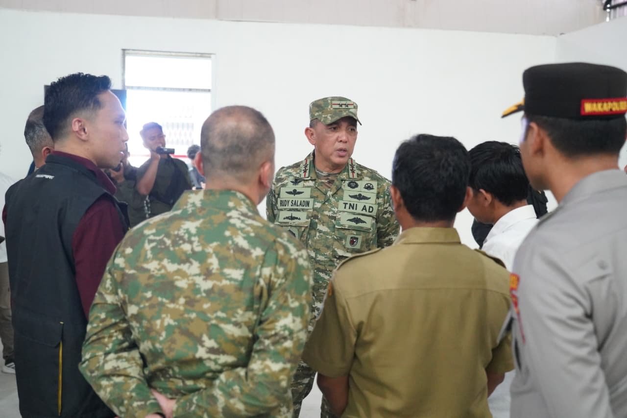 Pangdam V/Brawijaya Tinjau Kesiapan Peresmian Nasional Koperasi Merah Putih di Lamongan