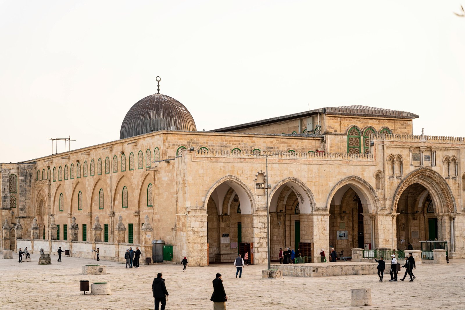 Masjid Al Aqsa Kembali Dibuka Usai Penutupan oleh Israel