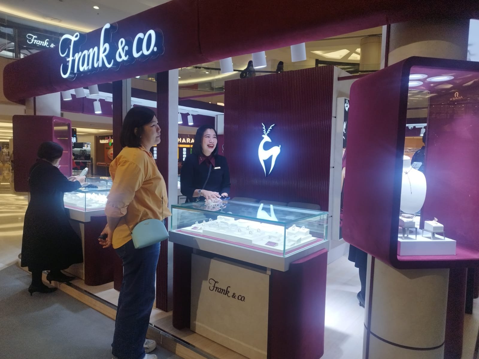 Rayakan 30 Tahun, Frank & co. Hadirkan Kisah Cinta dalam Berlian