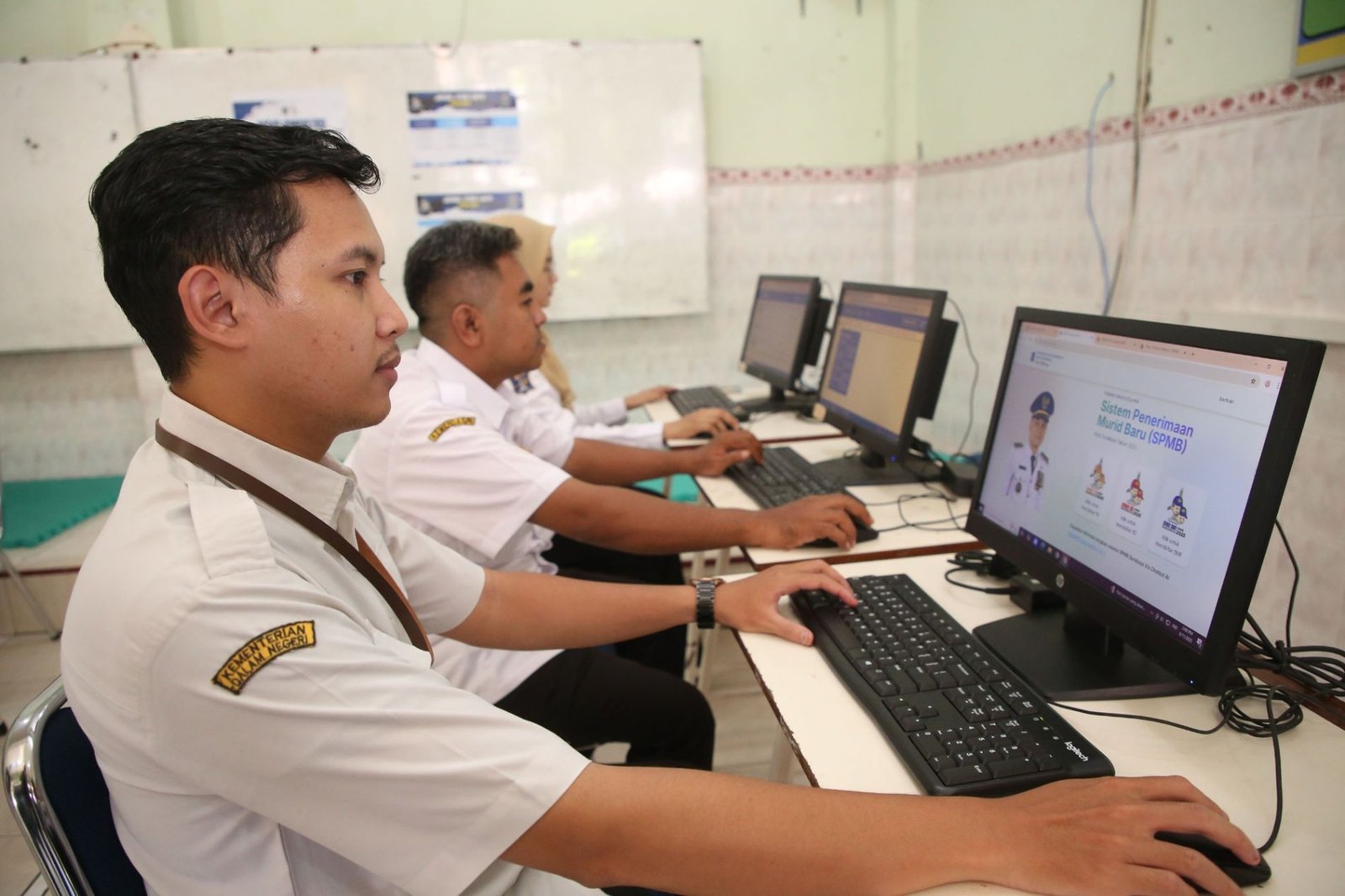 Dispendik Surabaya Buka Posko SPMB di SD-SMP Negeri, Uji Coba Website Dimulai 22 Mei
