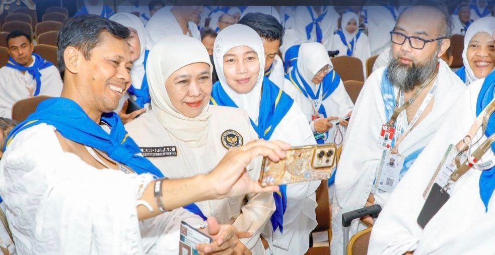 Khofifah Lepas Kloter Terakhir Haji Embarkasi Surabaya