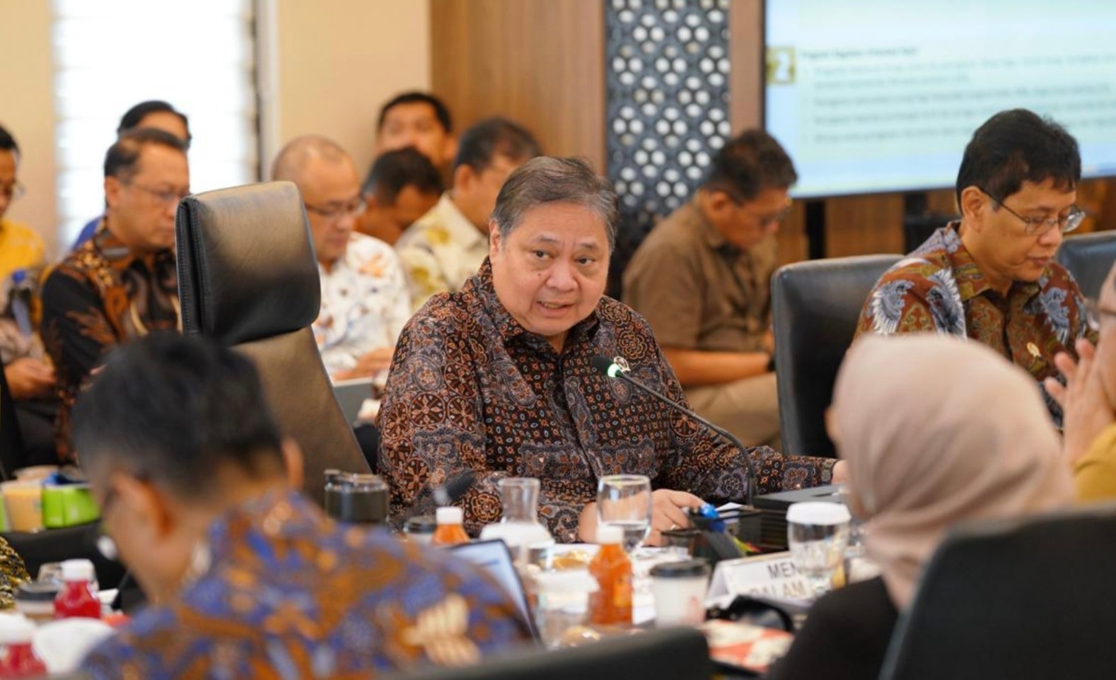 WFH Lanjut 2 Bulan, Pemerintah Siapkan Stimulus Transportasi dan Insentif Pajak Penulis