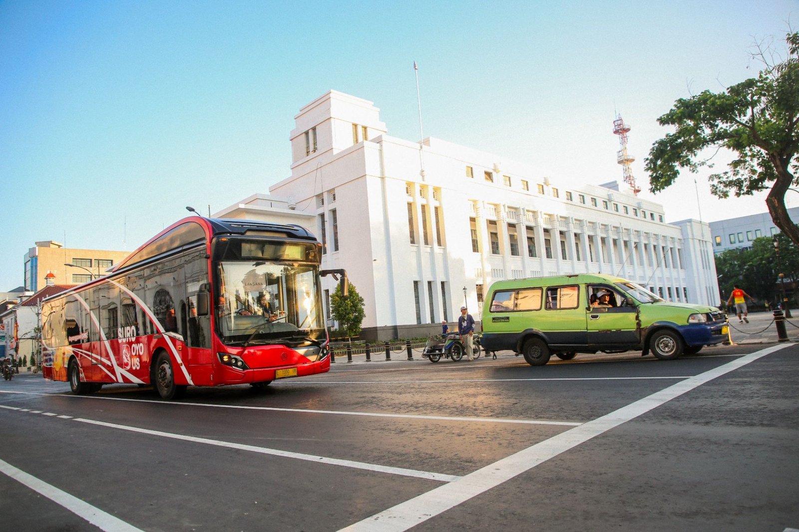 HJKS ke-733, Naik Suroboyo Bus dan Parkir di Surabaya Cuma Rp733 Pakai QRIS