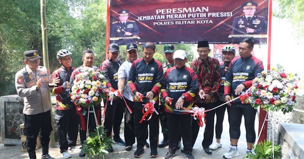Polres Blitar Kota Resmikan Jembatan Merah Putih Presisi Penghubung Dua Desa