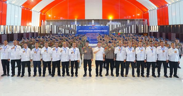 Korbrimob Polri Sertifikasi 140 Personel KBR, PHH, dan Operator APC untuk Hadapi Ancaman Modern