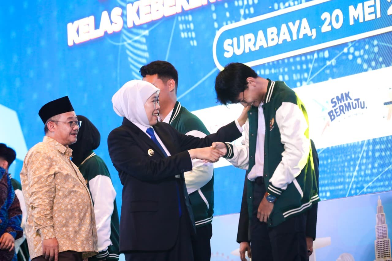 Gubernur Khofifah dan Mendikdasmen Abdul Mu’ti Lepas 3.600 Lulusan SMK/LKP Jatim Bekerja di Luar Negeri