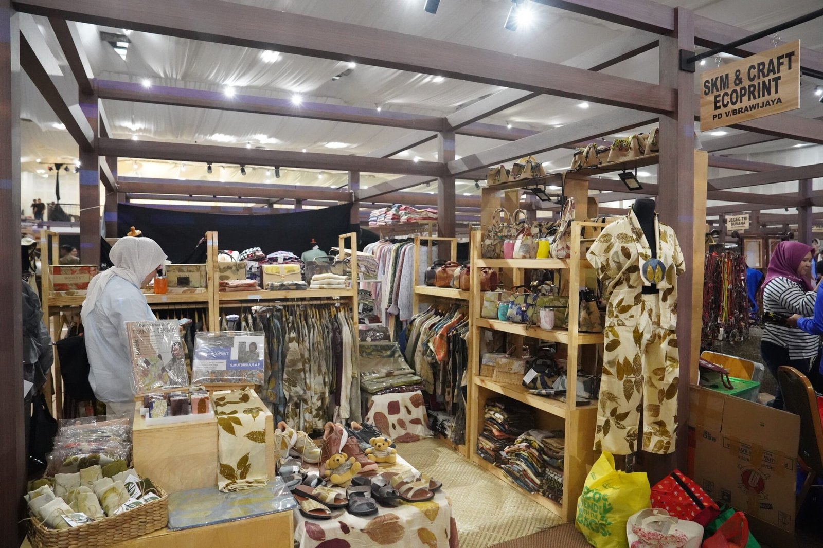 Lautan Kreativitas di Kartika Expo: Pameran ‘Persit Bisa’ Suguhkan Produk Kerajinan Berkelas Dunia!