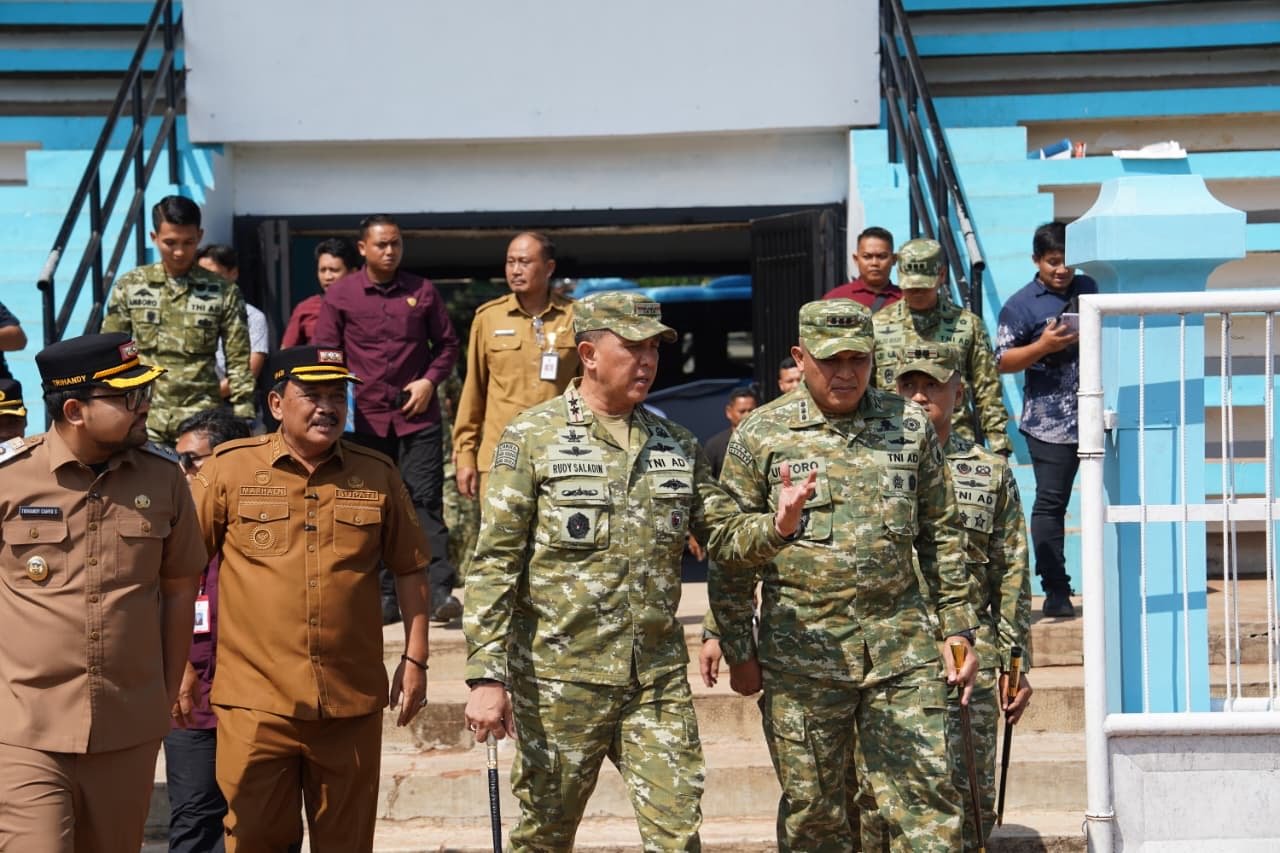 Pangdam V/Brawijaya Dampingi Wakil Panglima TNI Tinjau Percepatan Pembangunan KDKMP Nganjuk