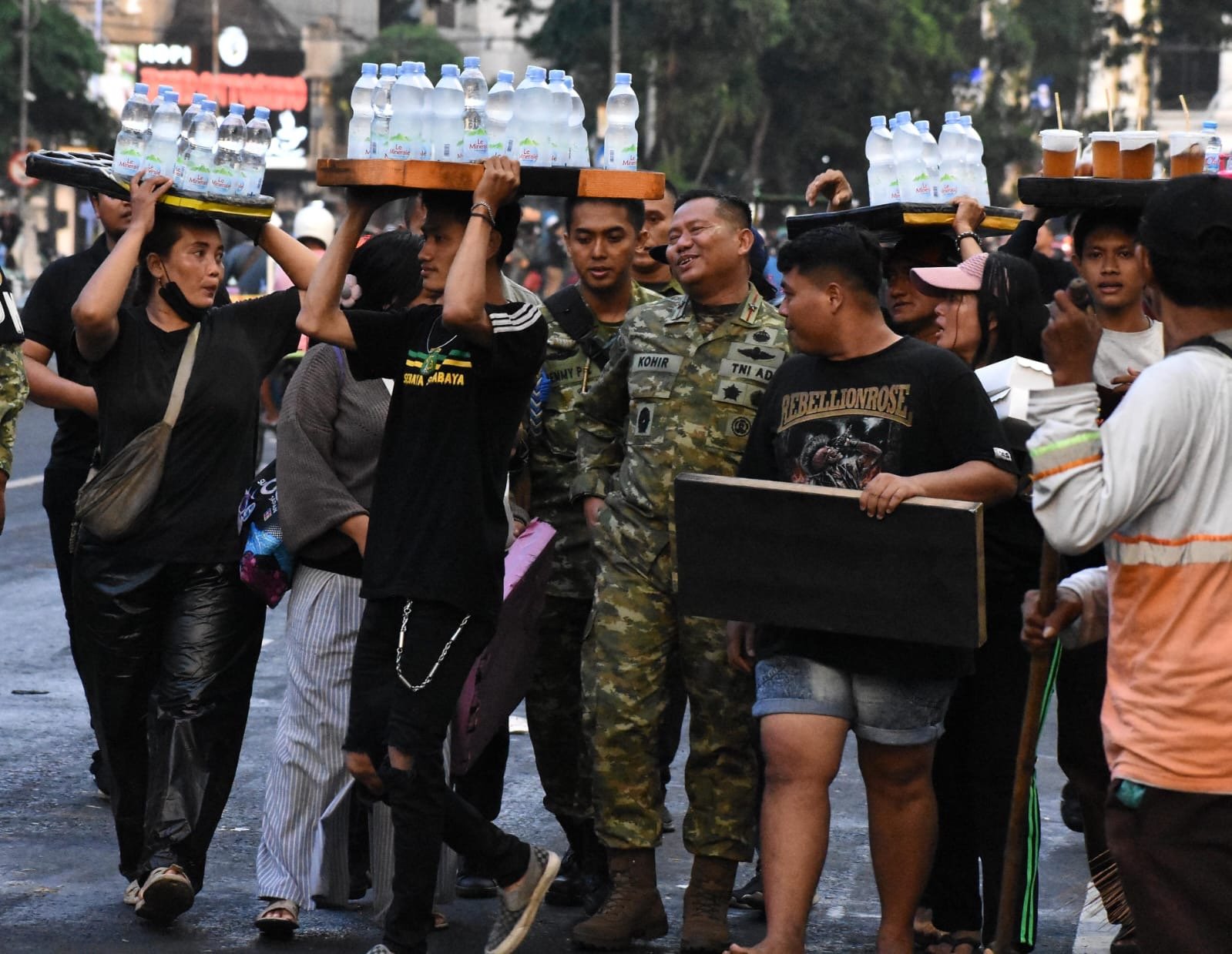 Pengamanan Humanis, Peringatan Mayday di Surabaya Berlangsung Aman