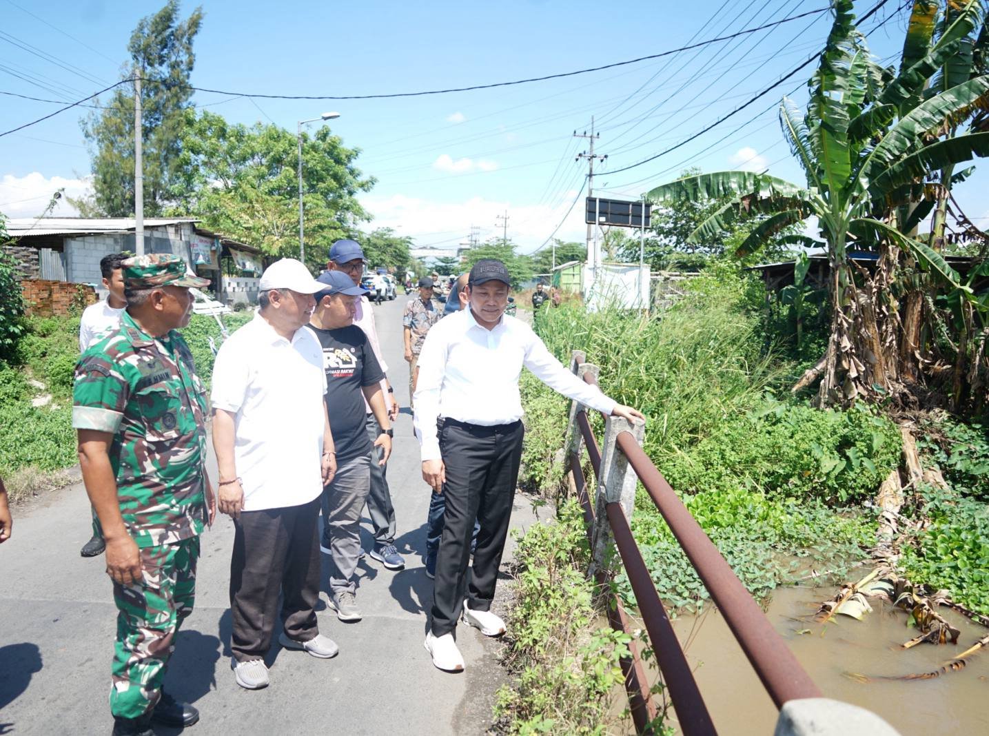 Bupati Sidoarjo sidak jembatan rusak, pembangunan dijadwalkan 2027
