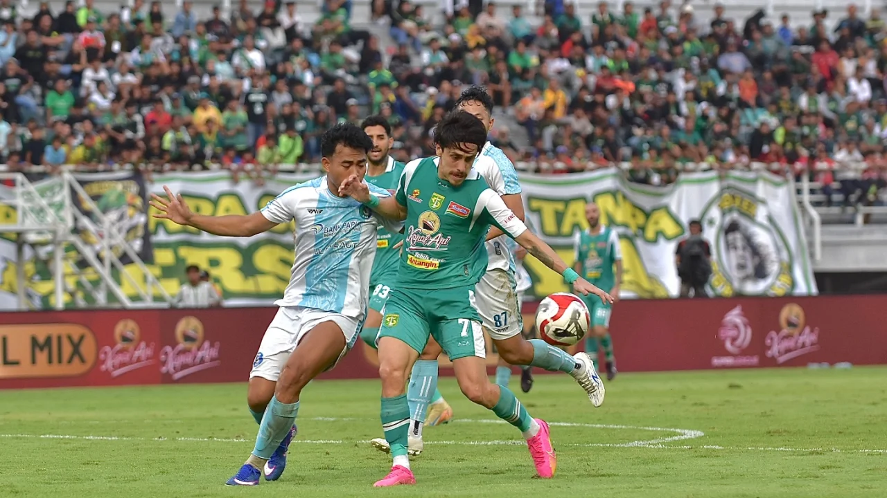 Liga 1 : Persebaya Surabaya Menang Telak Melawan PSBS Biak