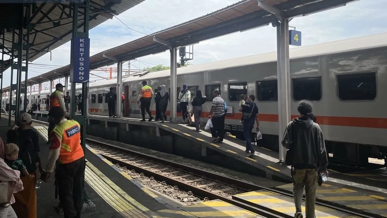 Penumpang Kereta di Daop 8 Surabaya Catat 1,09 Juta Penumpang Selama Mei 2026