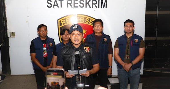 Polres Pelabuhan Tanjung Perak Hadiahi Timah Panas Pelaku Jambret yang Sasar Wisatawan di Surabaya