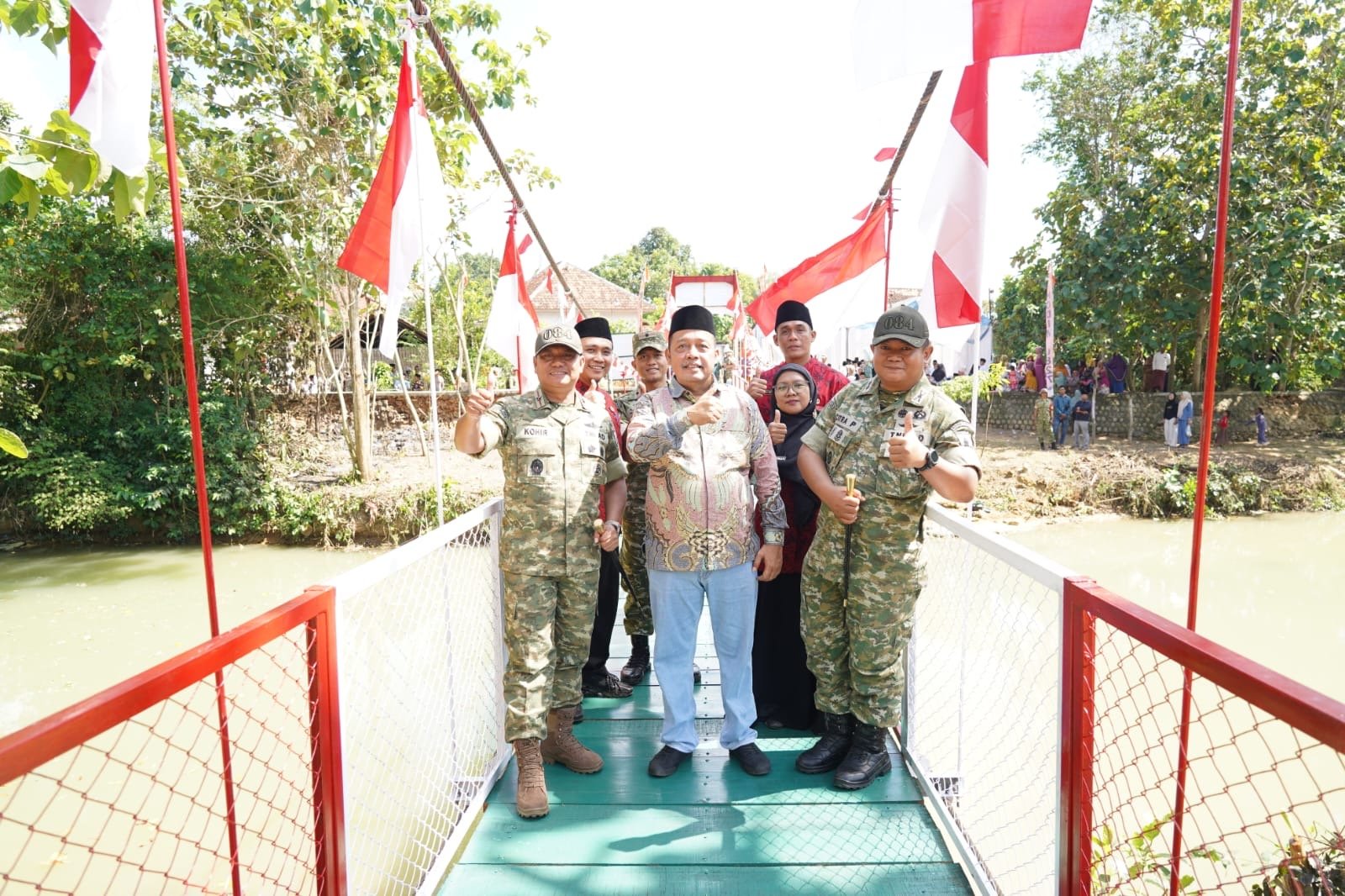Danrem Resmikan Jembatan Perintis Garuda Merah Putih, Akses Dua Desa di Ambuten Sumenep Terbuka